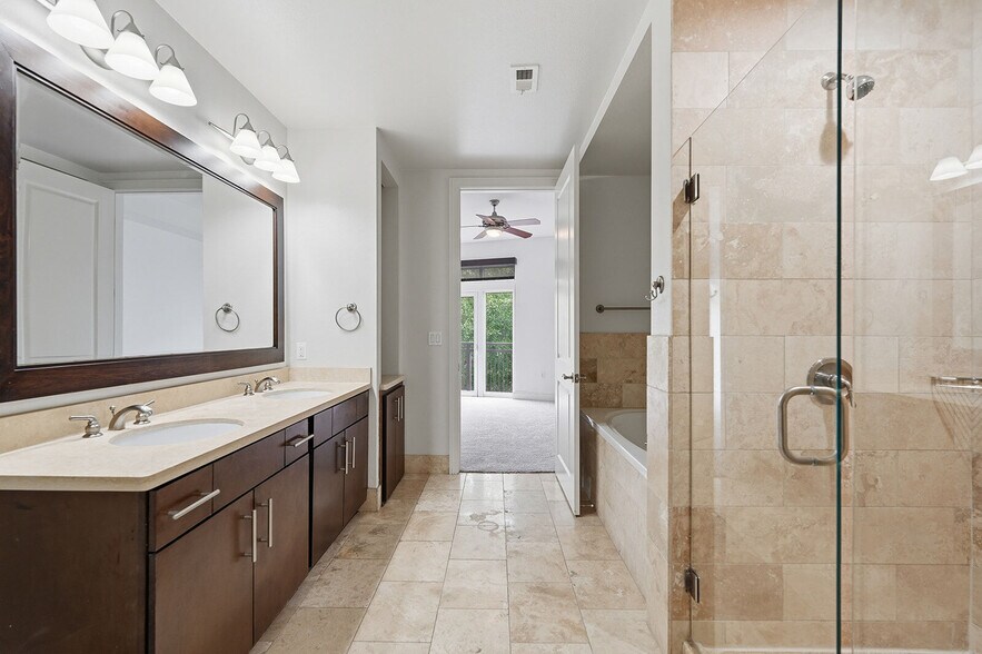 Building Photo - Broadstone Miracle Mile