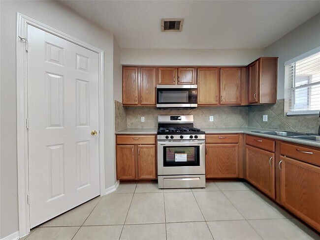 Building Photo - 2343 Village Leaf Dr