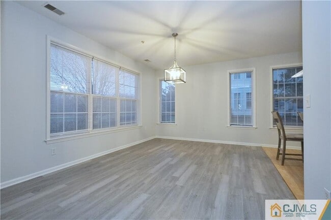 Building Photo - 636 St Andrews Pl