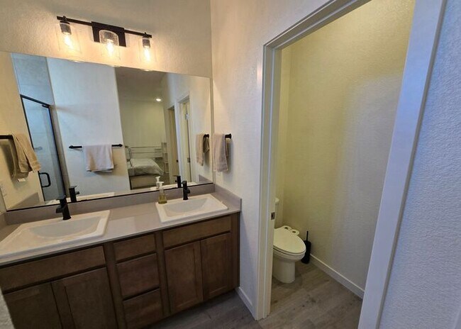 Building Photo - New Modern Fully Furnished Three-Story Townhome Near the Truckee River