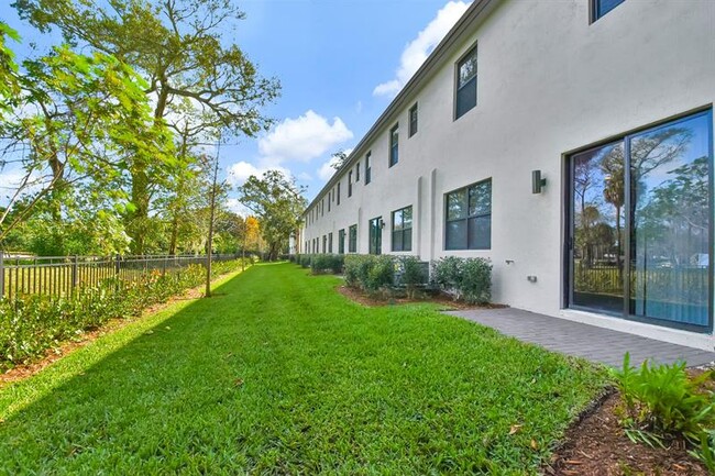 Building Photo - 702 Stellar Ct
