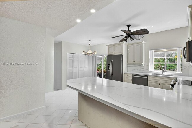 Building Photo - 11698 Briarwood Cir