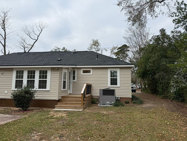 Building Photo - 112 Donaldson St