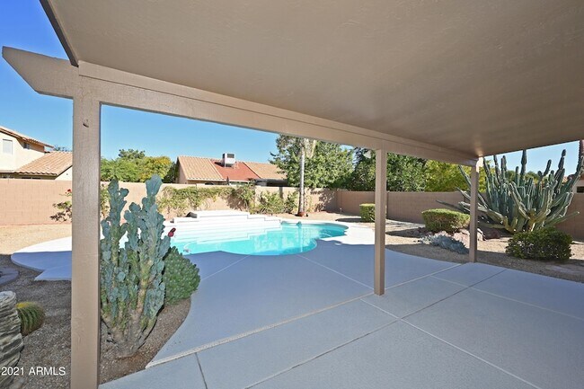 Building Photo - 5730 E Gelding Dr