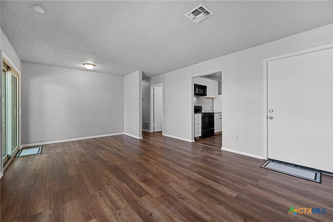 Building Photo - 1524 Eichen Rd