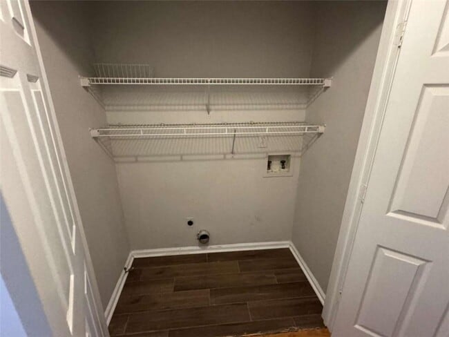 Building Photo - 3047 Regal Park Ct