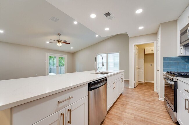Building Photo - 21 E Brookberry Ct