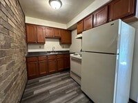 Building Photo - Amazing 1BR in Desirable Plum Area! Beautiful Exposed Brick and Air Conditioning! Call Today!