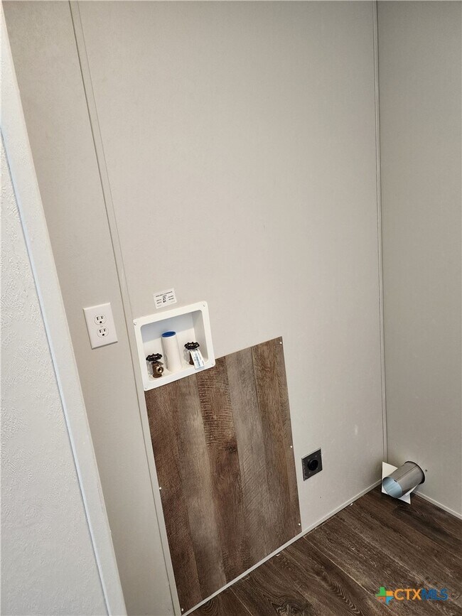 Building Photo - 180 County Rd 2600