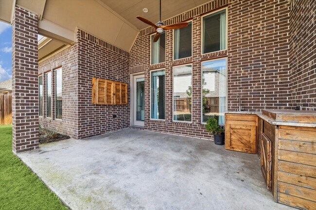 Building Photo - 16503 Whiteoak Canyon Dr