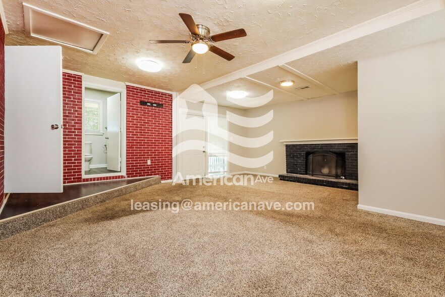 Building Photo - 3965 Mosley Dr