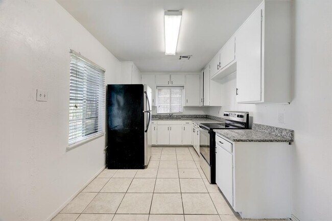 Building Photo - 5511 Beekman Rd