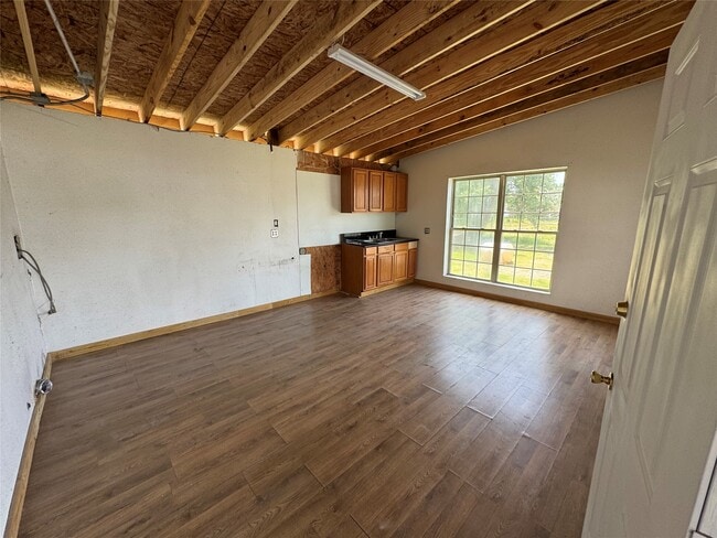 Building Photo - 600 E Melville Dr