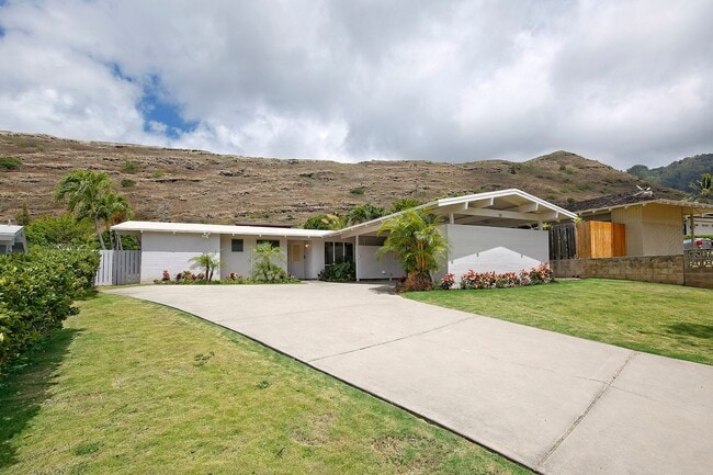 Building Photo - 735 Kapulena Loop