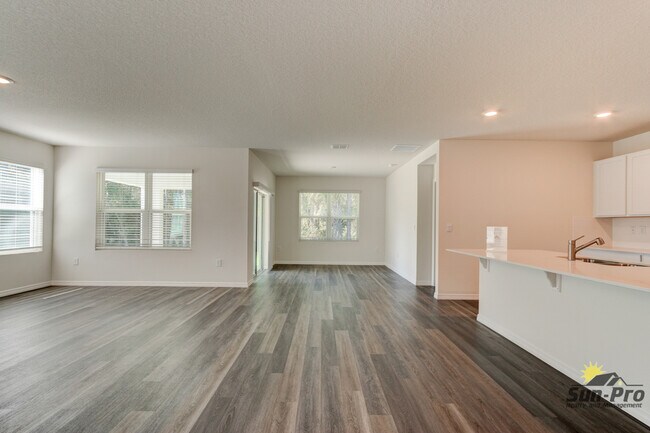 Building Photo - 4240 Acoma Dr