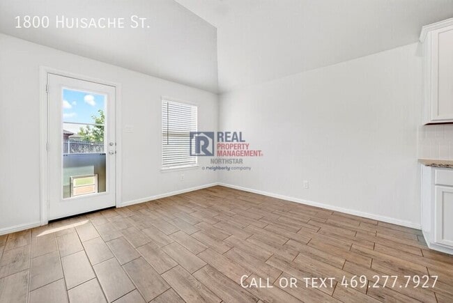 Building Photo - 1800 Huisache St