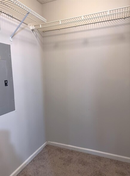 Building Photo - 2806 Maryland Cir E
