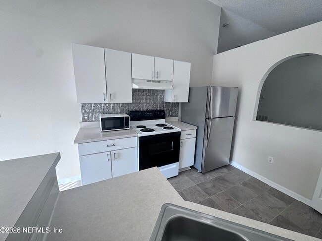 Building Photo - 8440 Oak Crossing Dr W