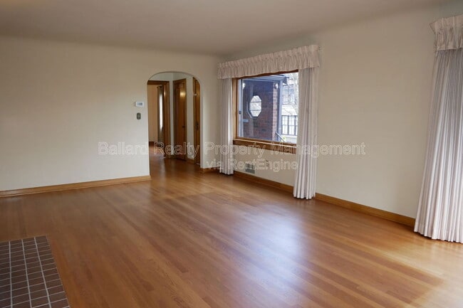 Building Photo - 1403 2nd Ave N