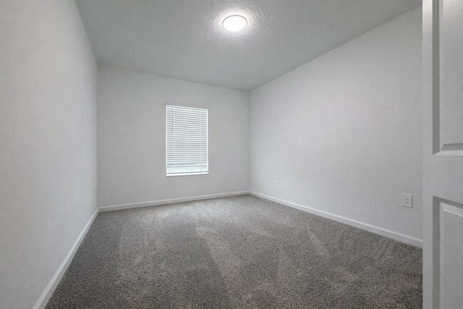 Building Photo - 2950 Savoir Ave