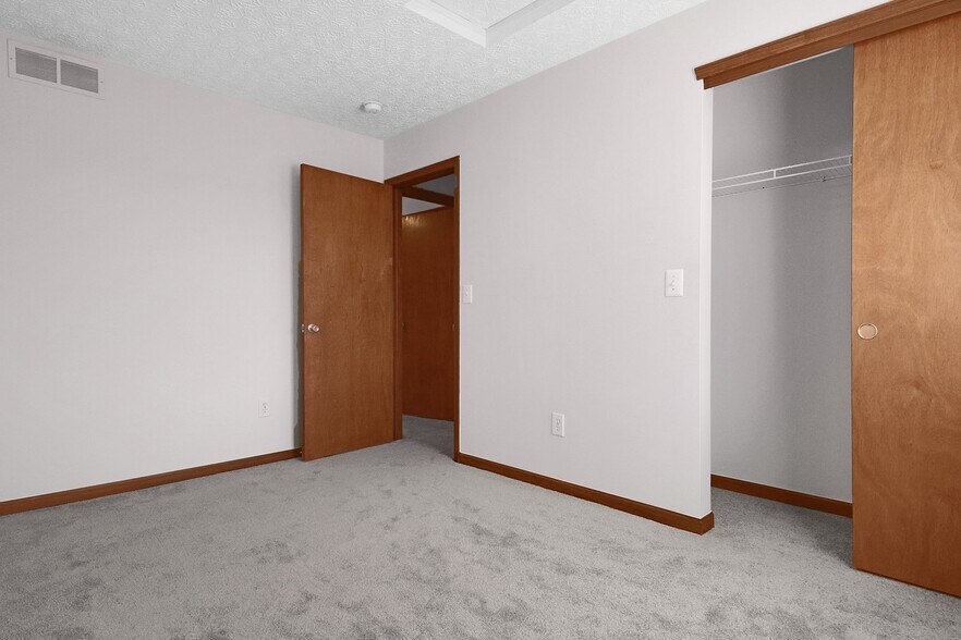 Building Photo - 321 Amber Wood Way