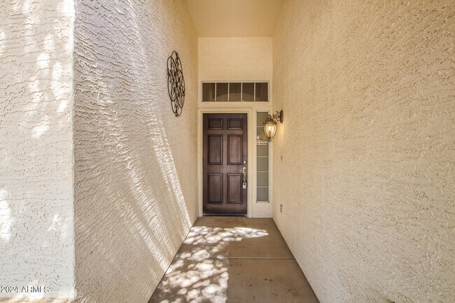 Building Photo - 831 N Swallow Ln