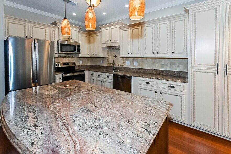 Building Photo - 4444 Nicholas Ln