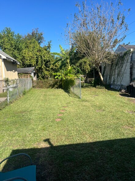 Building Photo - 1911 Lapeyrouse St