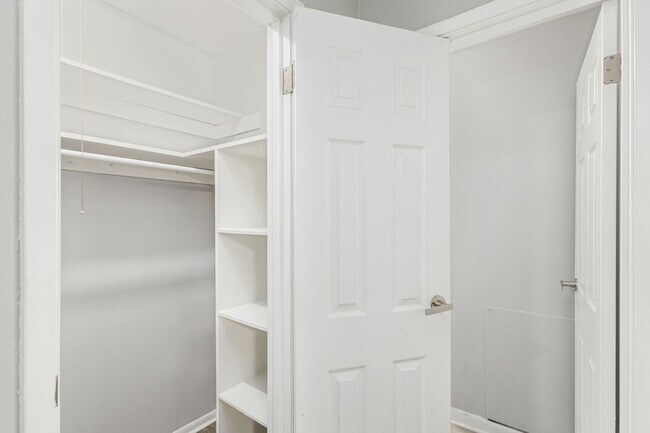 Building Photo - 639 Riverview Dr