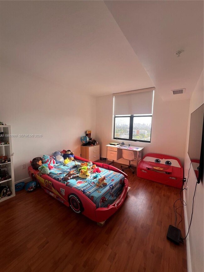 Building Photo - 888 Douglas Rd