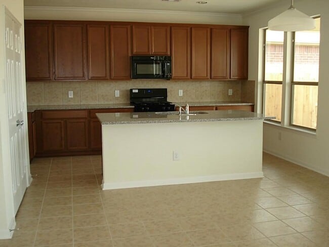 Building Photo - 16522 Old Saybrook Dr