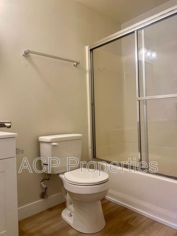 Building Photo - 1701 Cowgill Ave
