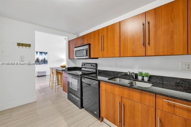 Building Photo - 3001 S Ocean Dr