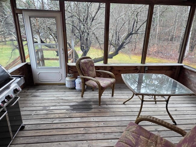 Building Photo - 15 Broomstick Ln