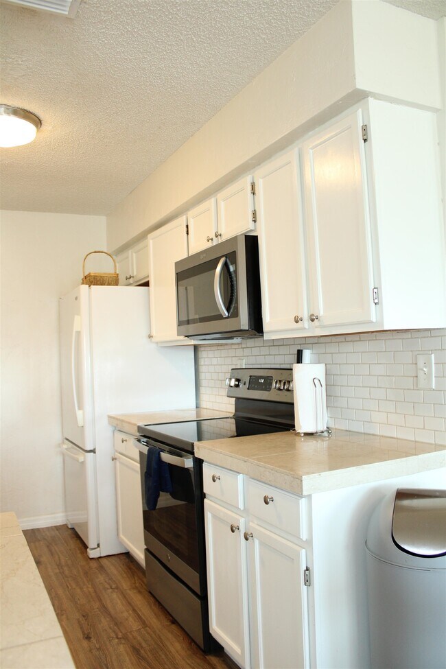 Building Photo - 5038 Alta Vista Ave