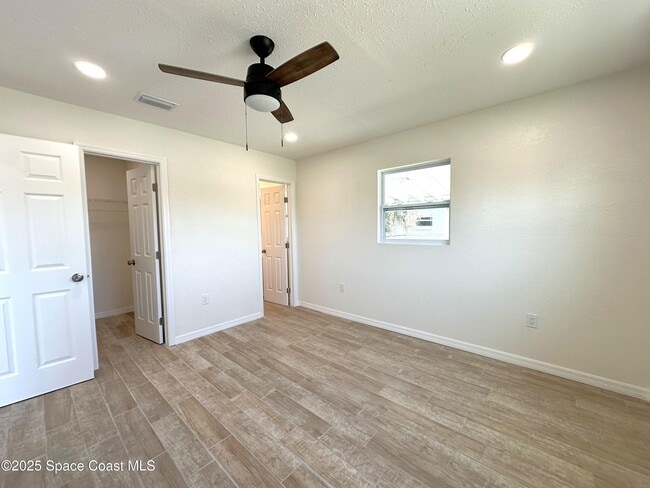 Building Photo - 4440 Stuart Ave