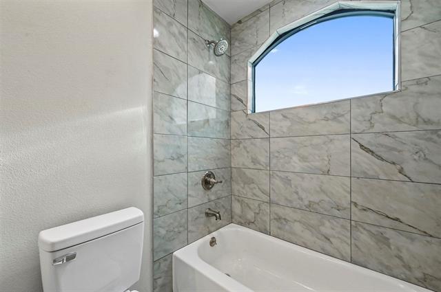 Building Photo - 2602 W Clarendon Dr