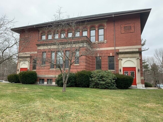 Building Photo - 1098 Stafford St