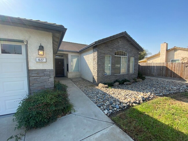 Building Photo - Beautiful Cul-de-sac 3 bedroom 2 bath home...