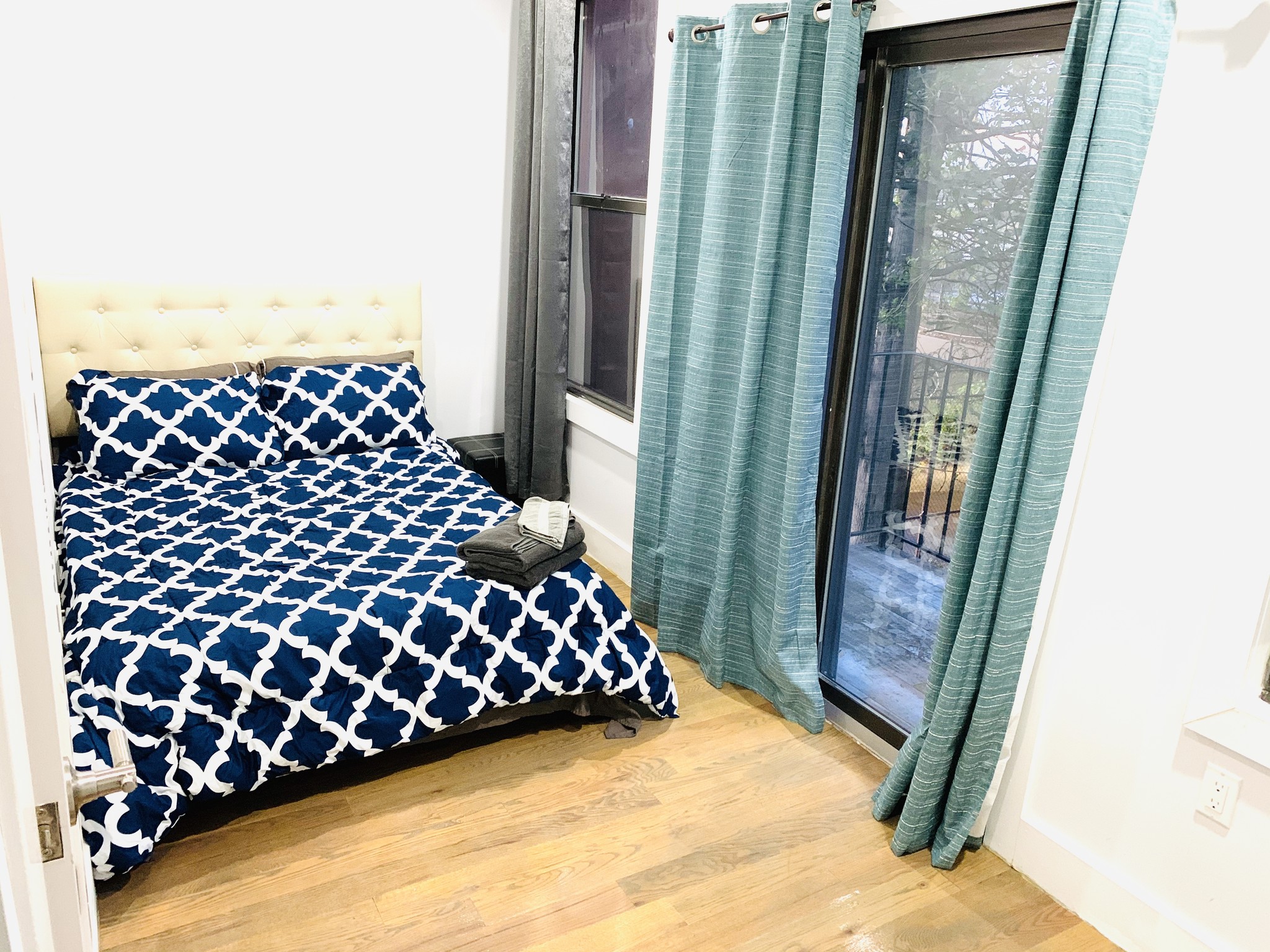 Building Photo - 1893 Pacific St