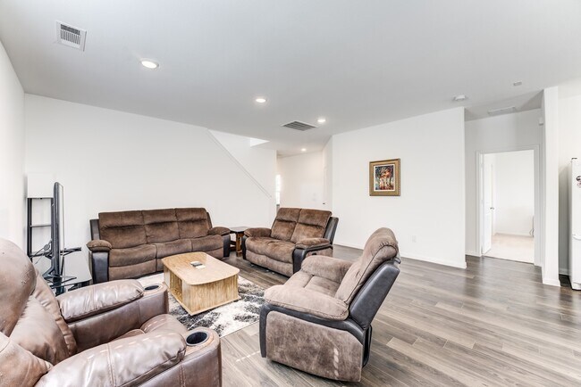 Building Photo - 338 Shady Cedar Hl Ln