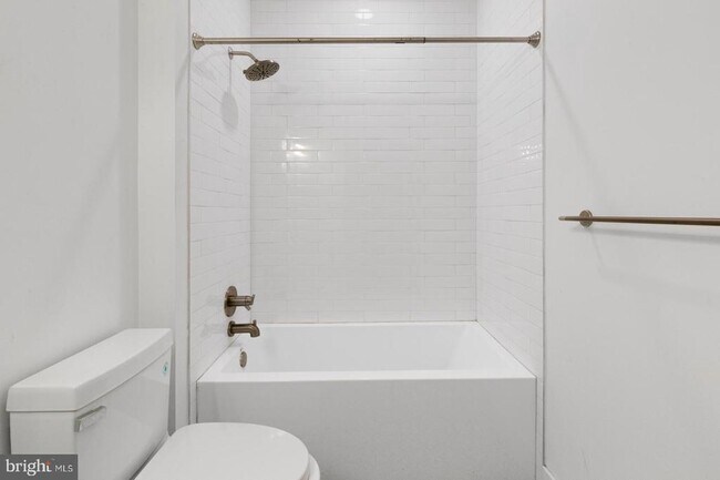 Building Photo - 2119 N Front St