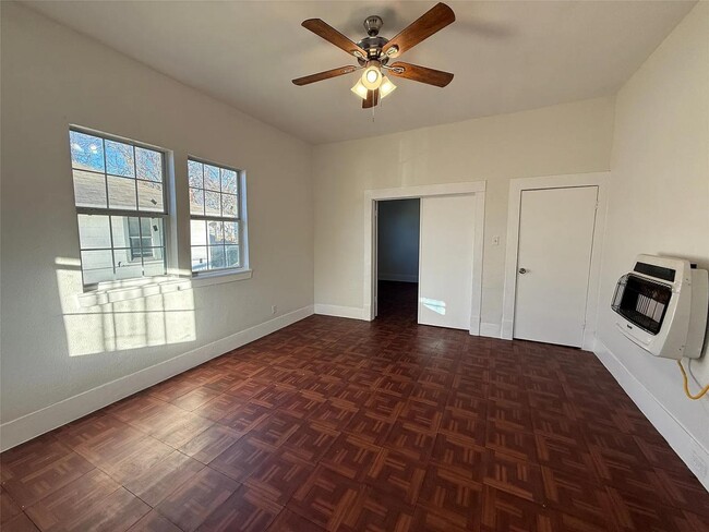 Building Photo - 2116 Columbus Ave