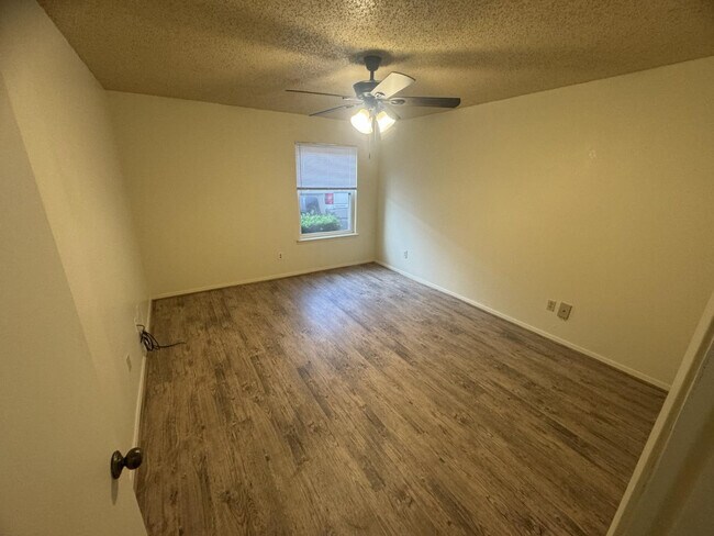 Building Photo - 8601 Memphis Dr