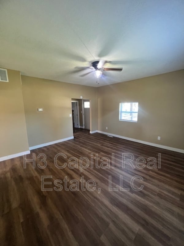 Building Photo - 232 N Hesperia St