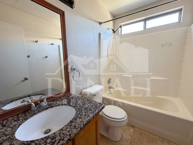 Building Photo - 1274 W Sparrow Ct