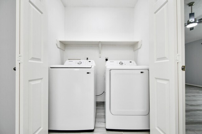 Building Photo - 2707 Blue Mist Dr