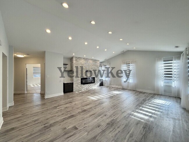 Building Photo - 272 Blue Spruce Ln