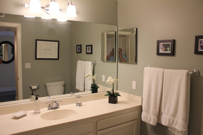 Building Photo - 36 El Toro Dr