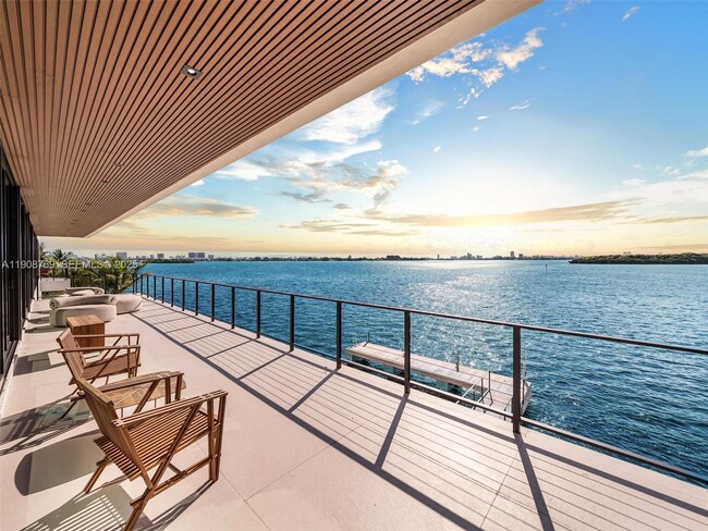 Building Photo - 11400 N Bayshore Dr